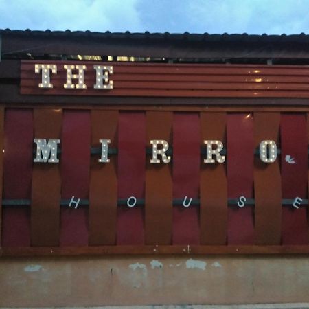 דירות צ'יאנג מאי The Mirror House מראה חיצוני תמונה